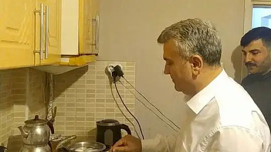 Milletvekili Canbey sahurda gençlere menemen yaptı