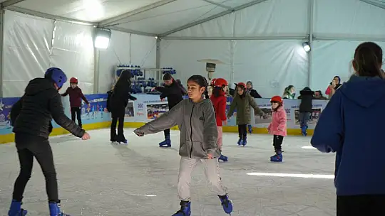 ÇOCUKLAR ALTIEYLÜL'DE MUTLU