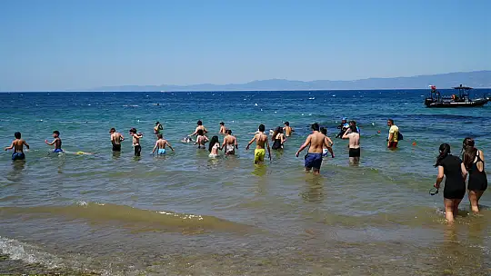 Büyükşehir'in Deniz Tatili Çocukları Sevindirdi