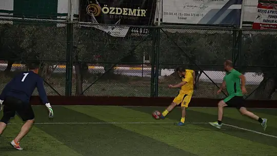 Edremit'te Cumhuriyet Kupası Turnuvası başladı