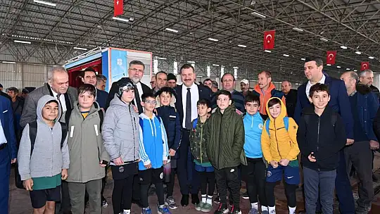 Büyükşehir, Kepsut'ta damızlıkları üreticiyle buluşturdu