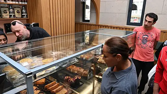 Hülya Avşar da 'BALBUCKS'ı tercih etti