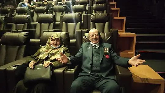 Susurluk Belediyesi Şehit ve Gazi Ailelerini Sinemaya Götürdü