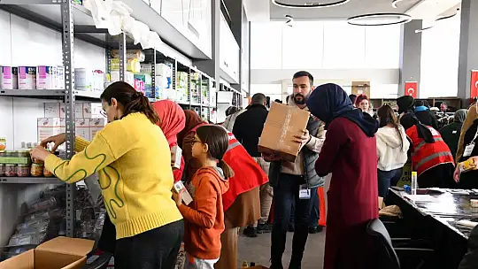 Balıkesir'de Depremzedelerin Tüm İhtiyaçları Karşılanıyor