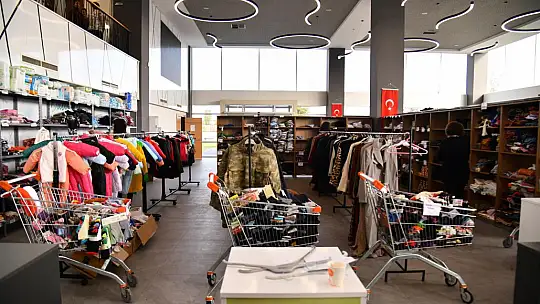 Balıkesir'de Depremzedelerin Tüm İhtiyaçları Karşılanıyor