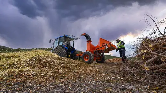 KARESİ'DE BUDANAN DALLAR GÜBRE OLUYOR