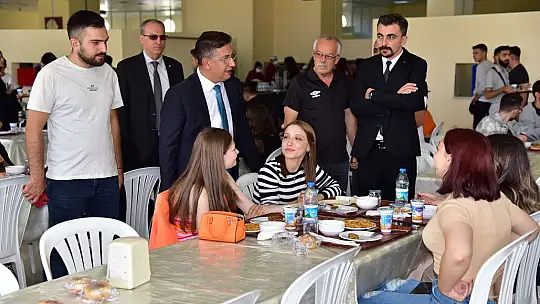 Rektör Prof. Dr. İlter Kuş, Yeni Dönemin İlk Gününde Öğrencilerle Buluştu