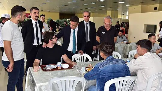 Rektör Prof. Dr. İlter Kuş, Yeni Dönemin İlk Gününde Öğrencilerle Buluştu