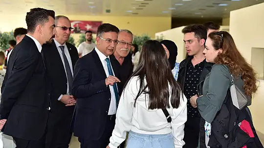 Rektör Prof. Dr. İlter Kuş, Yeni Dönemin İlk Gününde Öğrencilerle Buluştu