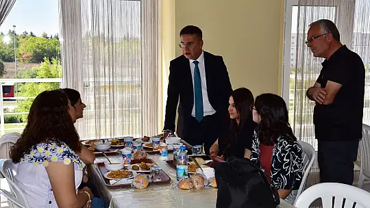 Rektör Prof. Dr. İlter Kuş, Yeni Dönemin İlk Gününde Öğrencilerle Buluştu