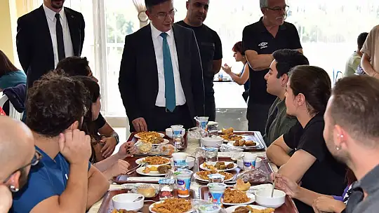 Rektör Prof. Dr. İlter Kuş, Yeni Dönemin İlk Gününde Öğrencilerle Buluştu