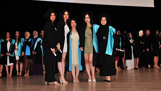 BAÜN Sağlık Bilimleri Fakültesinde Mezuniyet Sevinci