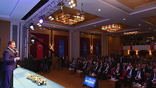 'İkinci Yüzyıla Girerken Ufuktaki Yeni Türkiye'