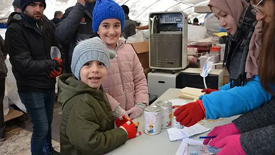 Depremzedeler için Sındırgı Birlik Oldu, 2 TIR Yola Çıktı