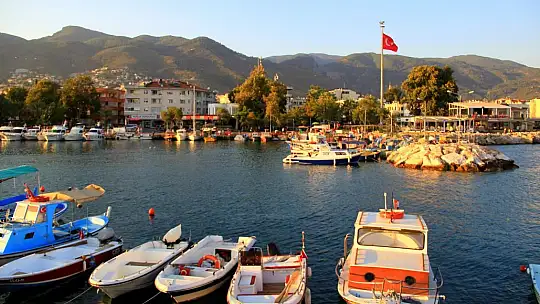 Tayfun Canlı Tatilcileri Edremit'e Davet Etti…