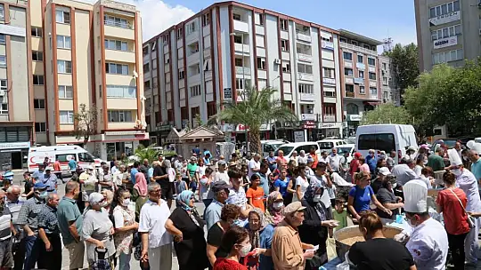 Edremit'te 18 bin kişilik aşure dağıtıldı