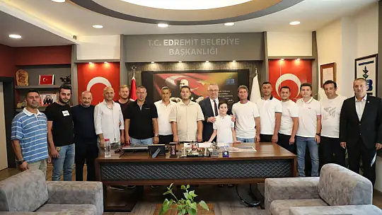 BAŞKAN MEHMET ERTAŞ VATANDAŞLARLA BAYRAMLAŞTI