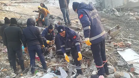 Karesi 10 Kişilik Uzman Ekiple Deprem Bölgesinde