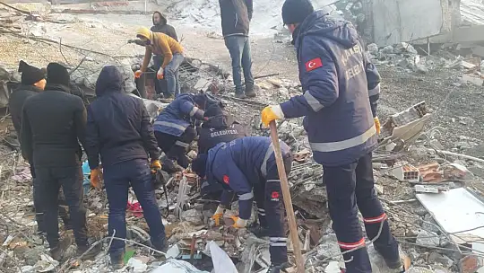 Karesi 10 Kişilik Uzman Ekiple Deprem Bölgesinde