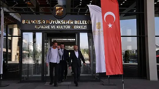 Engin Altan Düzyatan Büyükşehir'e Hayran Kaldı