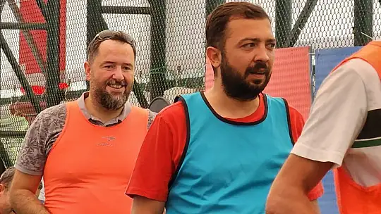 EDREMİT'TE OKUL YÖNETİCİLERİ BİR GÜNLÜĞÜNE ÇOCUK OLDULAR