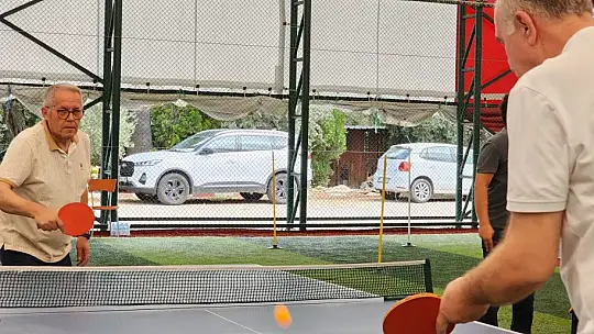 EDREMİT'TE OKUL YÖNETİCİLERİ BİR GÜNLÜĞÜNE ÇOCUK OLDULAR