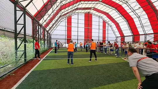 EDREMİT'TE OKUL YÖNETİCİLERİ BİR GÜNLÜĞÜNE ÇOCUK OLDULAR