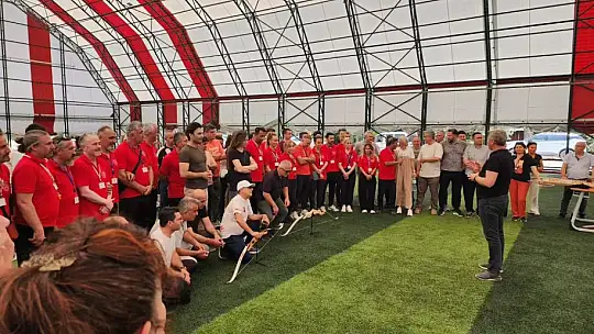 EDREMİT'TE OKUL YÖNETİCİLERİ BİR GÜNLÜĞÜNE ÇOCUK OLDULAR