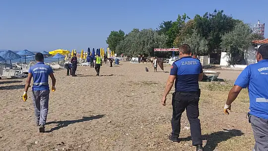 Edremit Sahillerinde İzinsiz Şezlonglar Toplandı