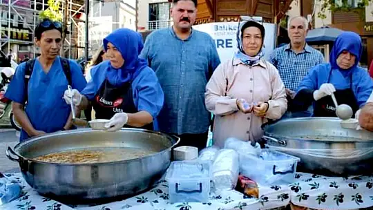 Aşure Hayrıyla Geleneklere Vefa Örneği
