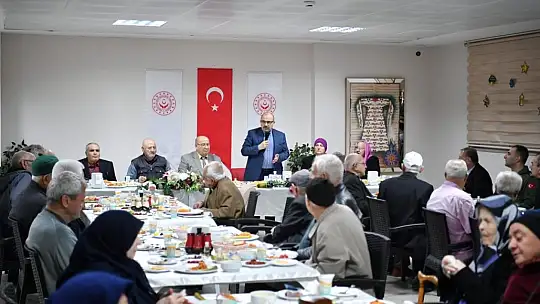 Vali Ustaoğlu Huzurevi Sakinleriyle İftarda Bir Araya Geldi