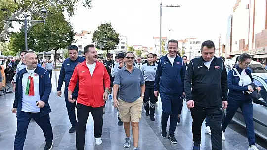 Hülya Avşar da 'BALBUCKS'ı tercih etti