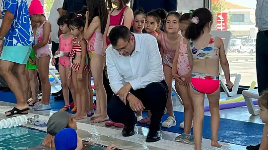 Bigadiç'te bütün çocuklar Yüzme Öğrenecek