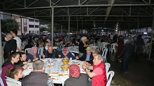 Başkan Arslan Vatandaşlarla İftar Sofrasında Buluştu