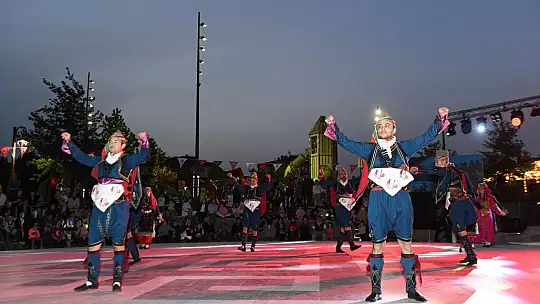 Gençler Altıeylül'de buluştu