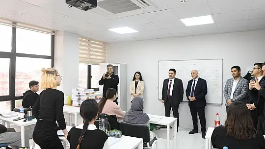 'GENÇLERİMİZLE GELECEĞİMİZİ İNŞA EDİYORUZ'