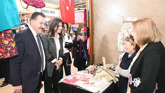 Yılbaşı hediyeleri 'El Emeği Ürünler Fuarı'ndan