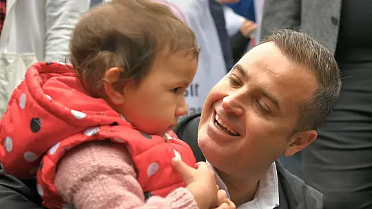 BAŞKAN AKIN, 1 MAYIS'TA EMEKÇİLERİN YANINDA
