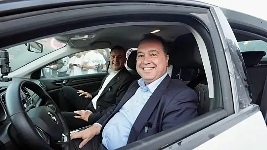 Gördes-Sındırgı yolu davul zurnayla açıldı Akın: 'Birlik olunca her şey çok güzel oluyor'