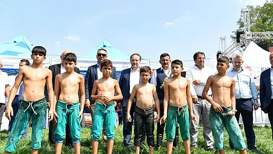 63. GELENEKSEL KURTDERELİ GÜREŞLERİ BAŞLADI