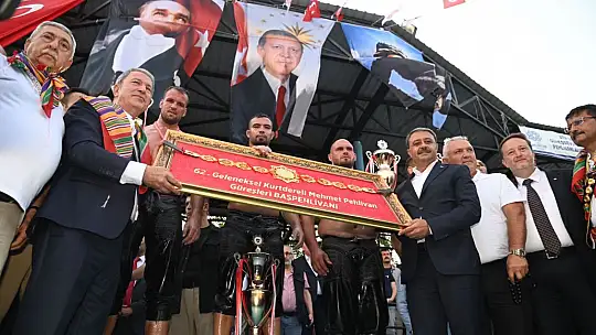 Kurtdere'de Başpehlivan Yusuf Can Zeybek oldu