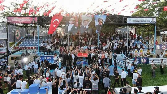 Kurtdere'de Başpehlivan Yusuf Can Zeybek oldu