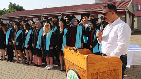 Kepsut MYO'da Mezuniyet Coşkusu