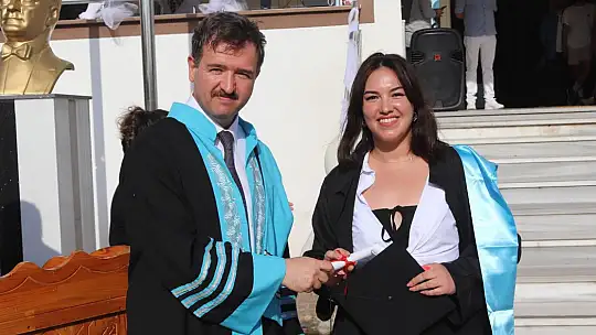 Kepsut MYO'da Mezuniyet Coşkusu