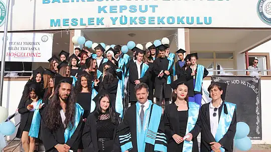 Kepsut MYO'da Mezuniyet Coşkusu