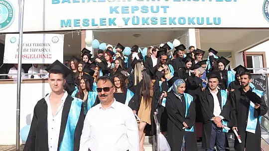 Kepsut MYO'da Mezuniyet Coşkusu