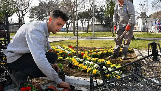 Edremit bahara erken girdi