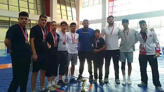 Minderde zafer Büyükşehir'in! Genç sporcular 14 madalya kazandı