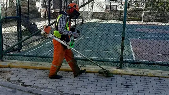 Büyükşehir'den Okul Bahçelerinde Temizlik