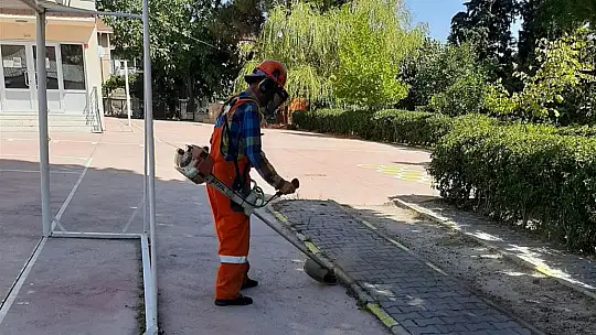 Büyükşehir'den Okul Bahçelerinde Temizlik